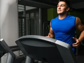Alat fitnes mengecilkan perut buncit seperti treadmill, sepeda statis, dan kettlebell.